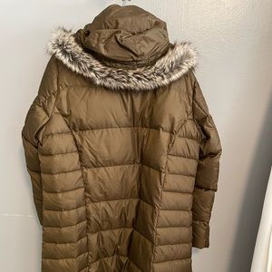 This warm winter puffer. Is great for outdoor lifestyles.